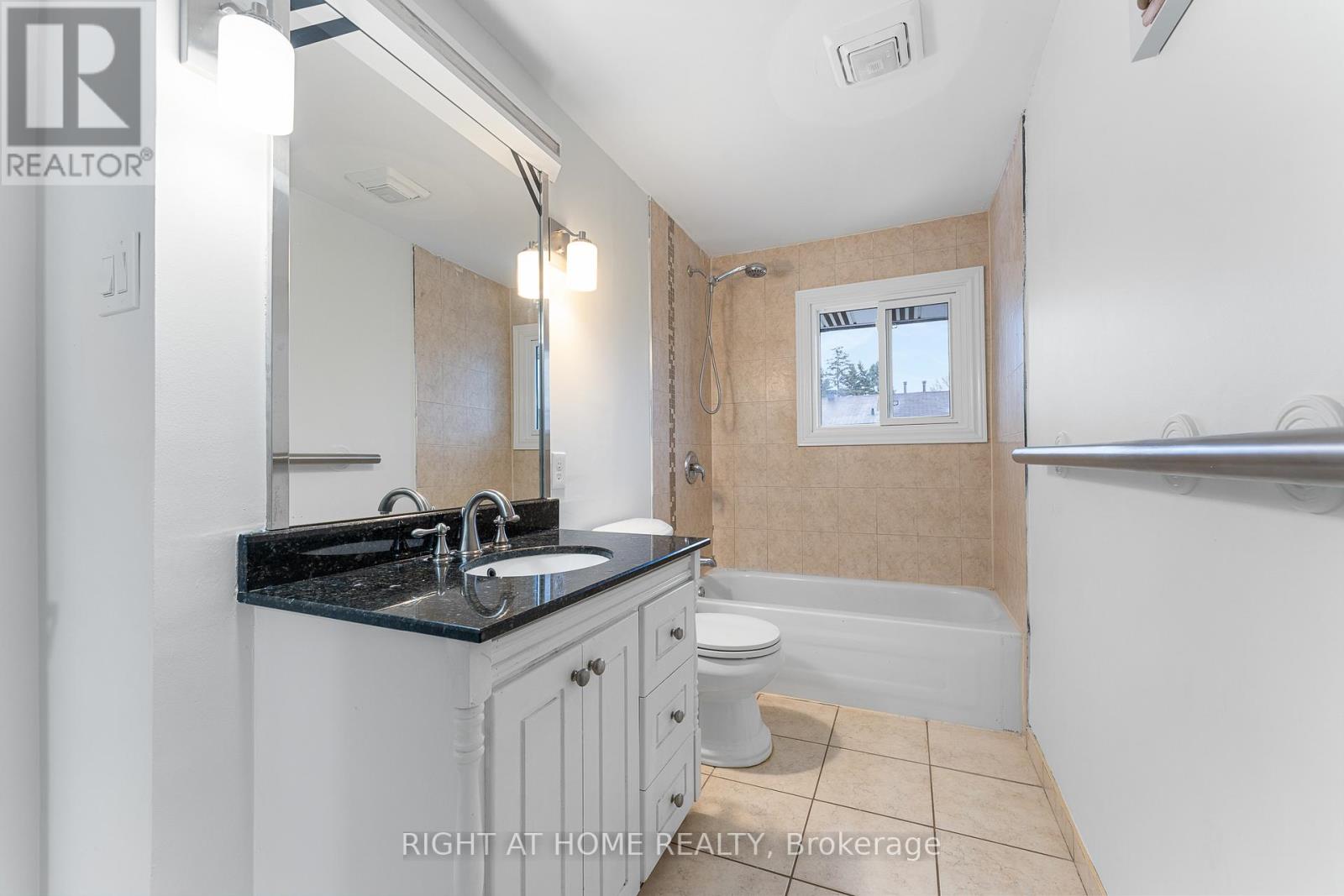 32 - 2296 Orient Park Drive, Ottawa, Ontario  K1B 4N6 - Photo 29 - X12498306