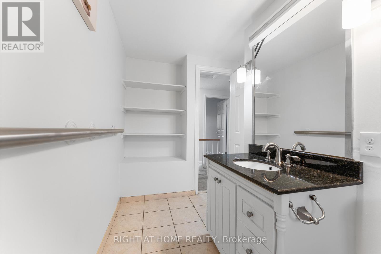 32 - 2296 Orient Park Drive, Ottawa, Ontario  K1B 4N6 - Photo 30 - X12498306