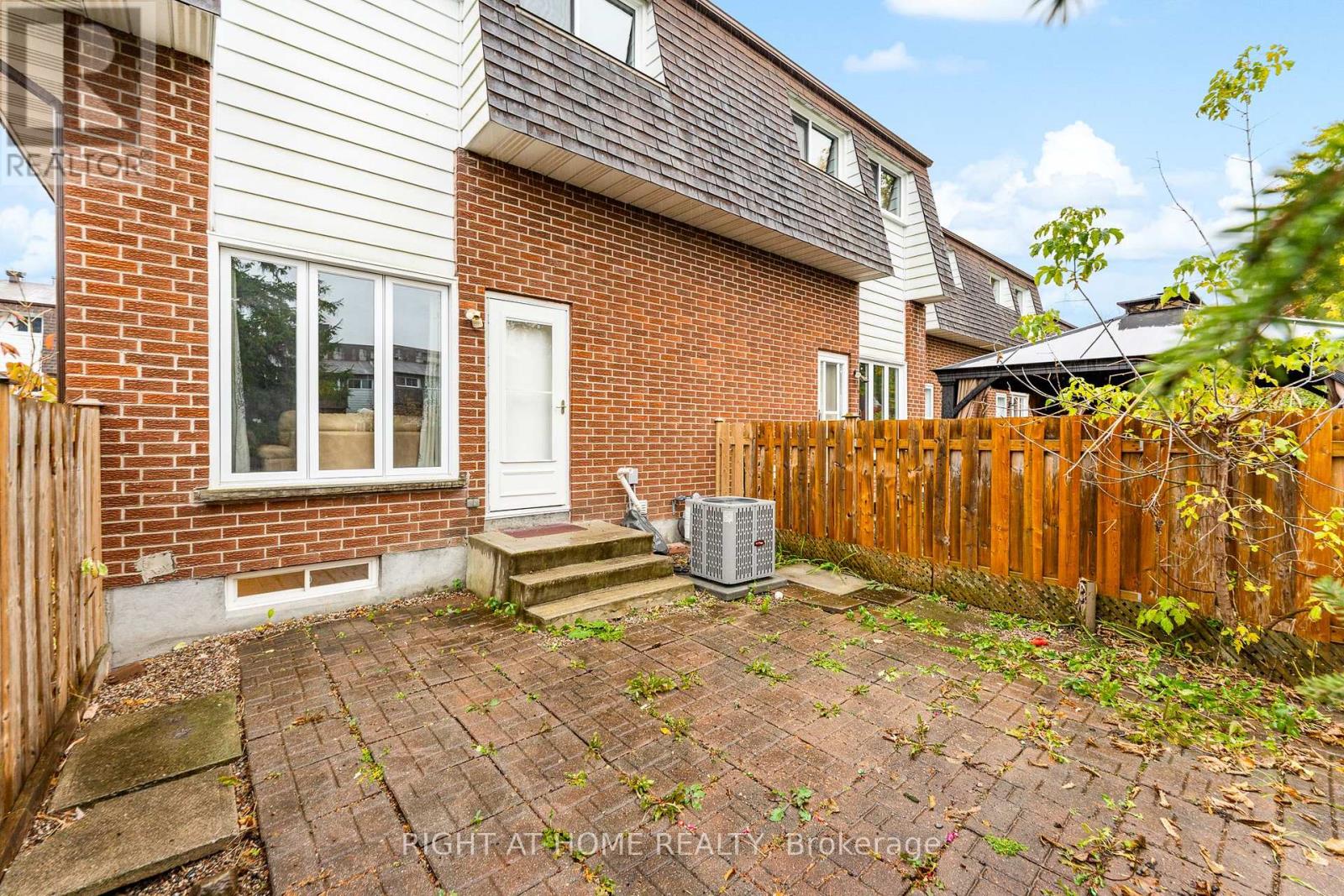 32 - 2296 Orient Park Drive, Ottawa, Ontario  K1B 4N6 - Photo 33 - X12498306