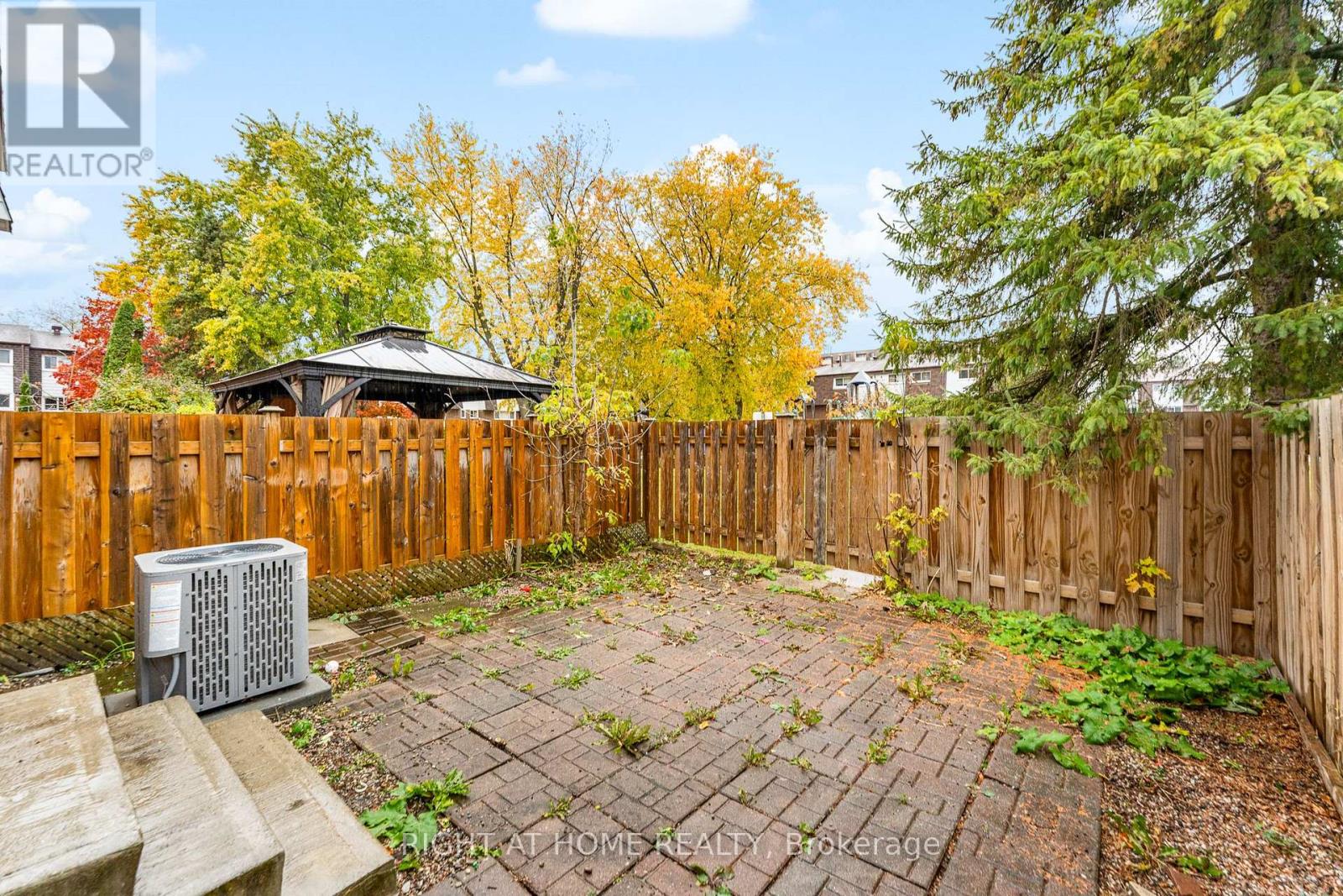 32 - 2296 Orient Park Drive, Ottawa, Ontario  K1B 4N6 - Photo 36 - X12498306