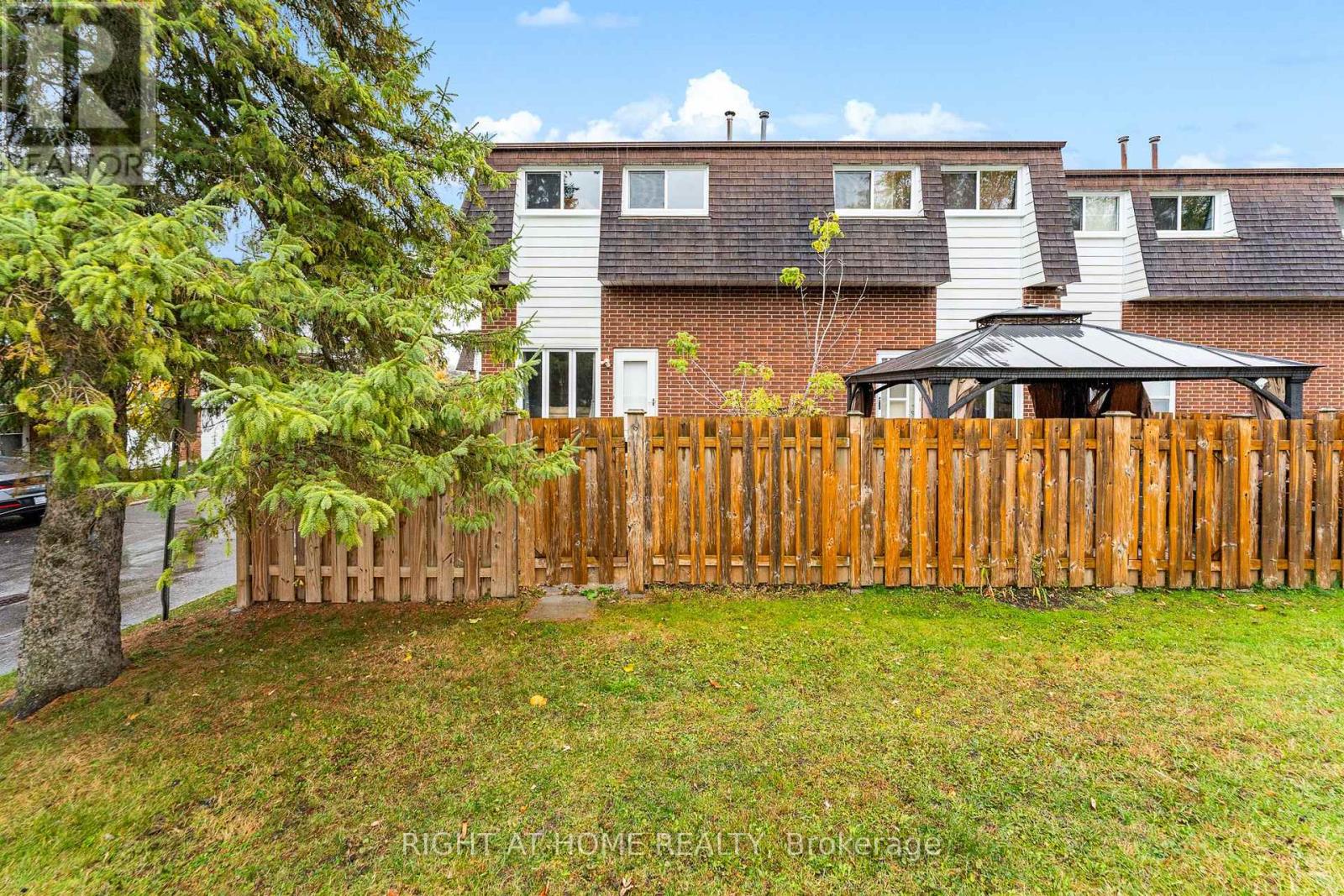 32 - 2296 Orient Park Drive, Ottawa, Ontario  K1B 4N6 - Photo 37 - X12498306