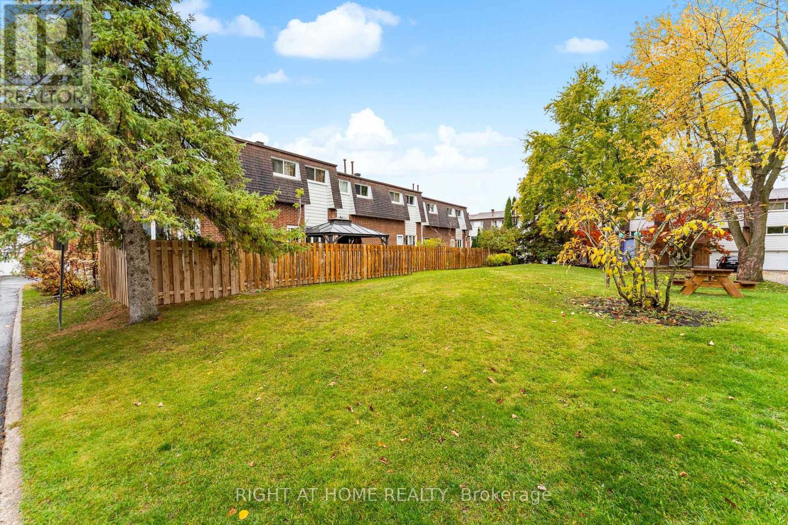 32 - 2296 Orient Park Drive, Ottawa, Ontario  K1B 4N6 - Photo 38 - X12498306