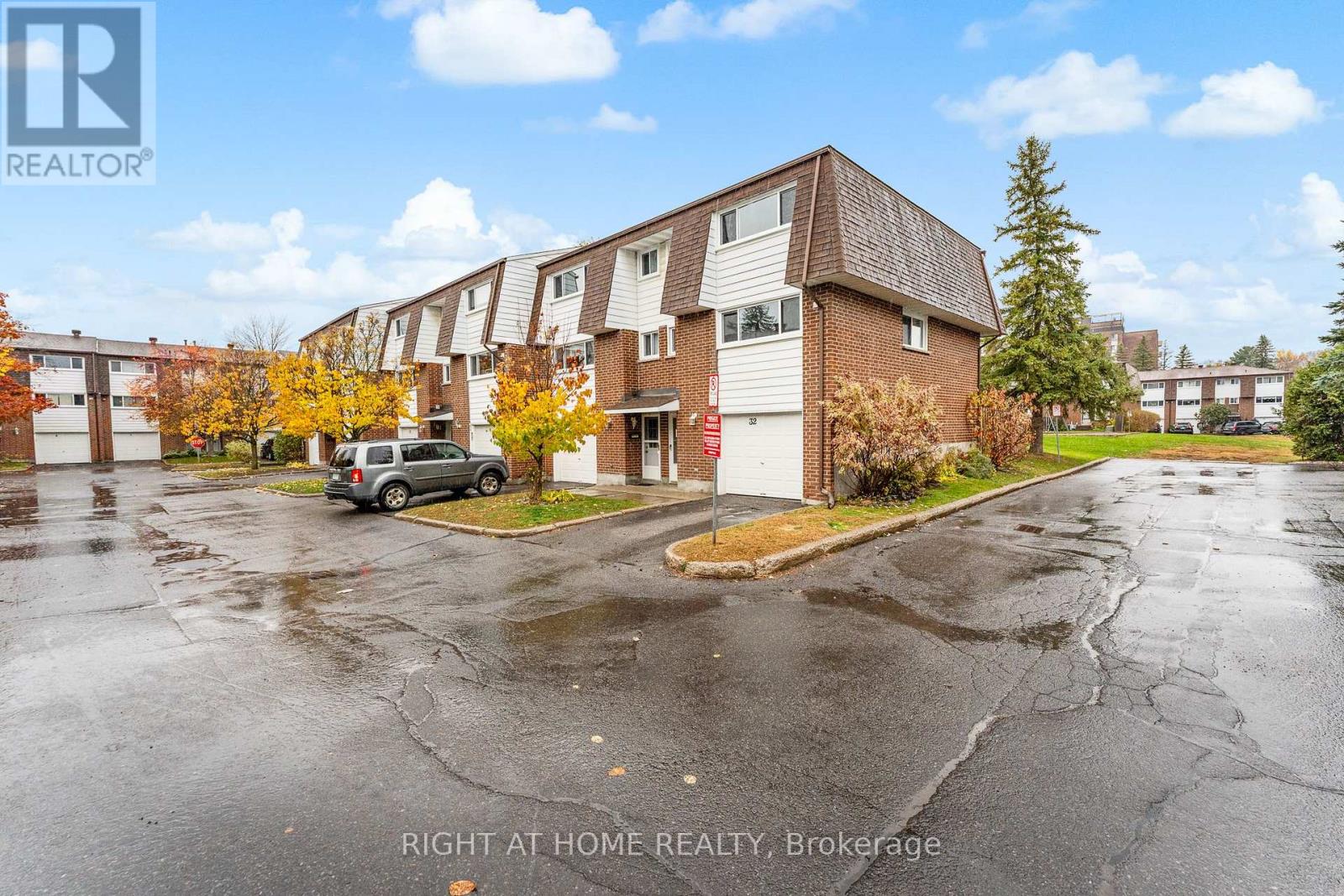 32 - 2296 Orient Park Drive, Ottawa, Ontario  K1B 4N6 - Photo 4 - X12498306