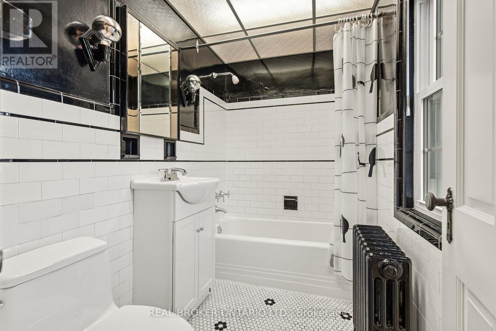 43 Reid Avenue, Ottawa, Ontario  K1Y 1S5 - Photo 21 - X12498312