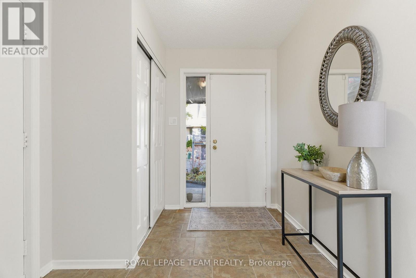 1404 Forge Street, Ottawa, Ontario  K1T 2V1 - Photo 3 - X12498316