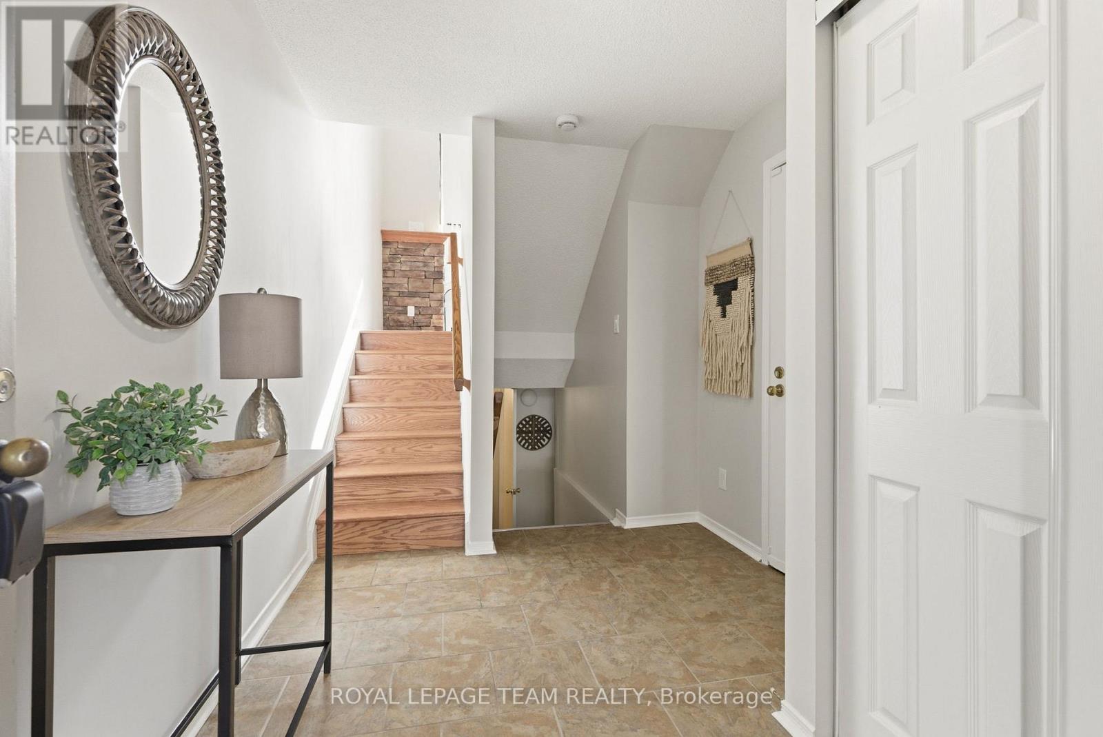 1404 Forge Street, Ottawa, Ontario  K1T 2V1 - Photo 4 - X12498316