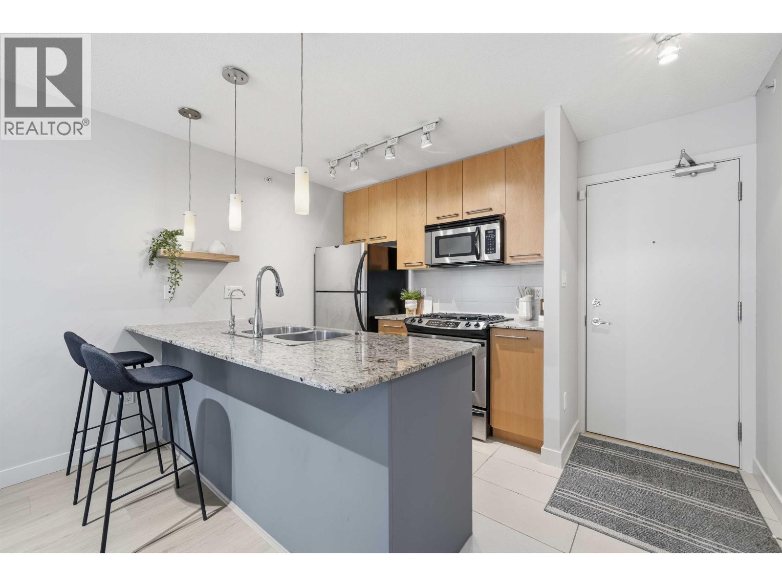 303 2979 Glen Drive, Coquitlam, British Columbia  V3B 0B2 - Photo 12 - R3057922