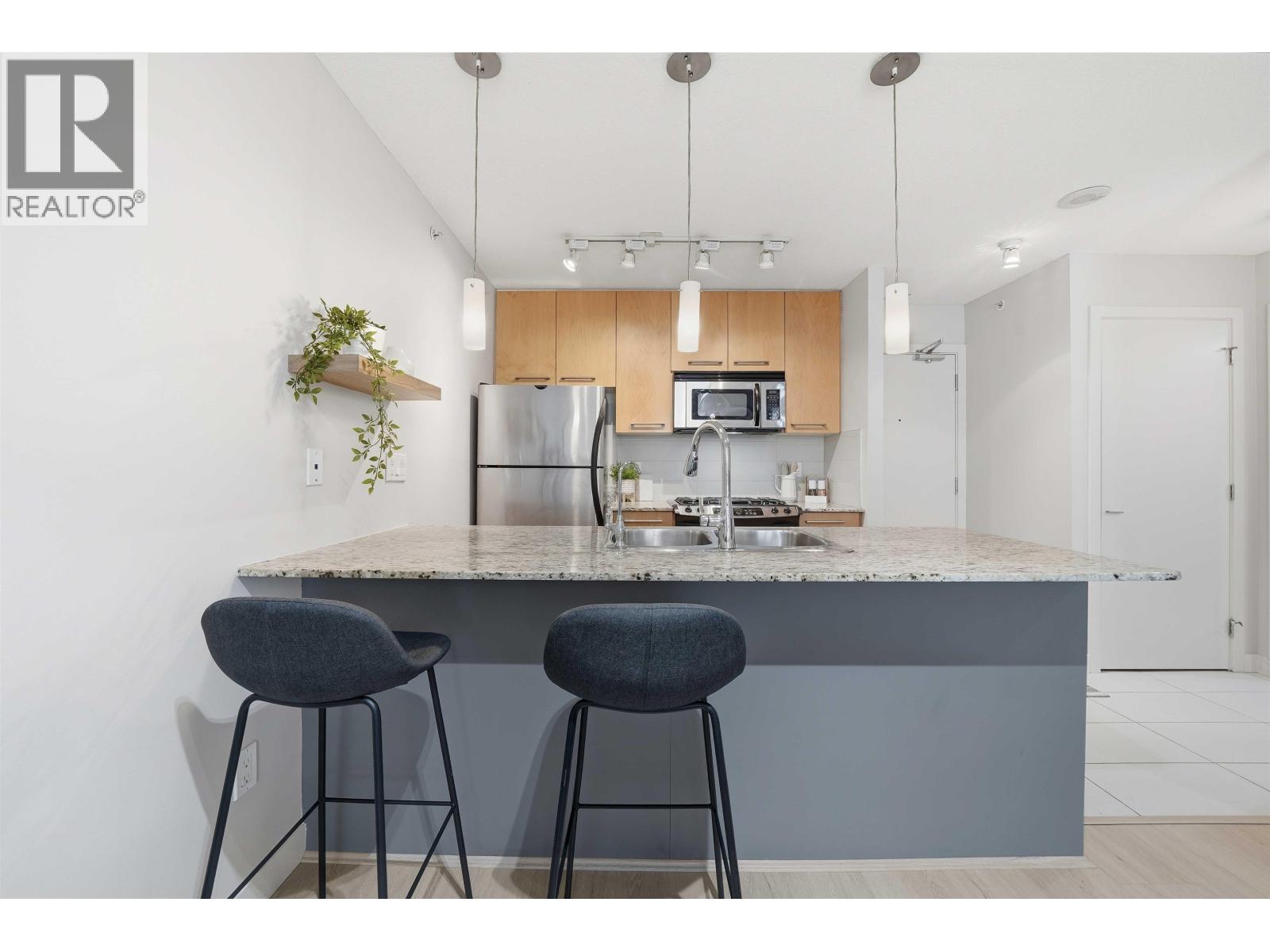 303 2979 Glen Drive, Coquitlam, British Columbia  V3B 0B2 - Photo 11 - R3057922