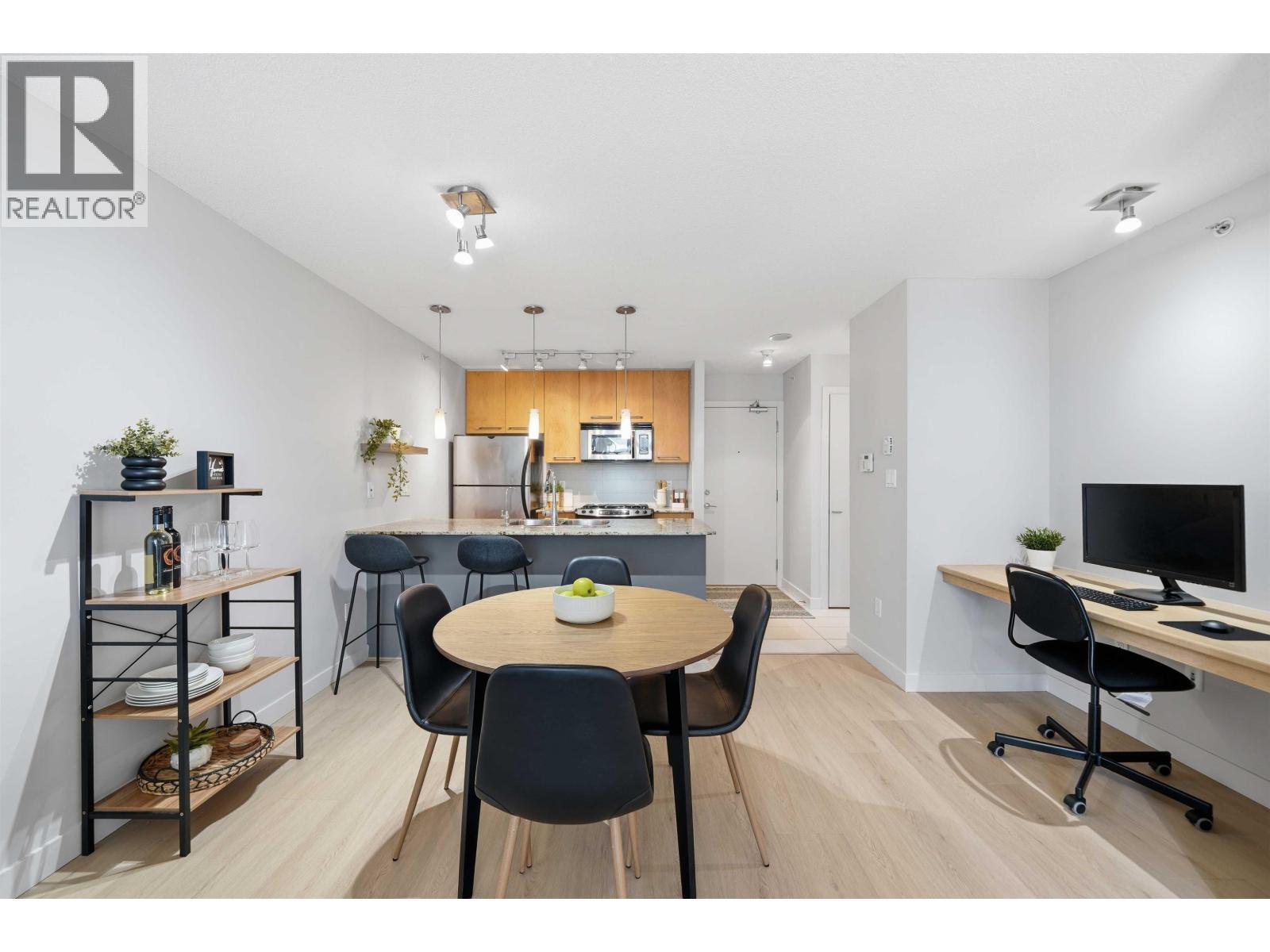 303 2979 Glen Drive, Coquitlam, British Columbia  V3B 0B2 - Photo 7 - R3057922