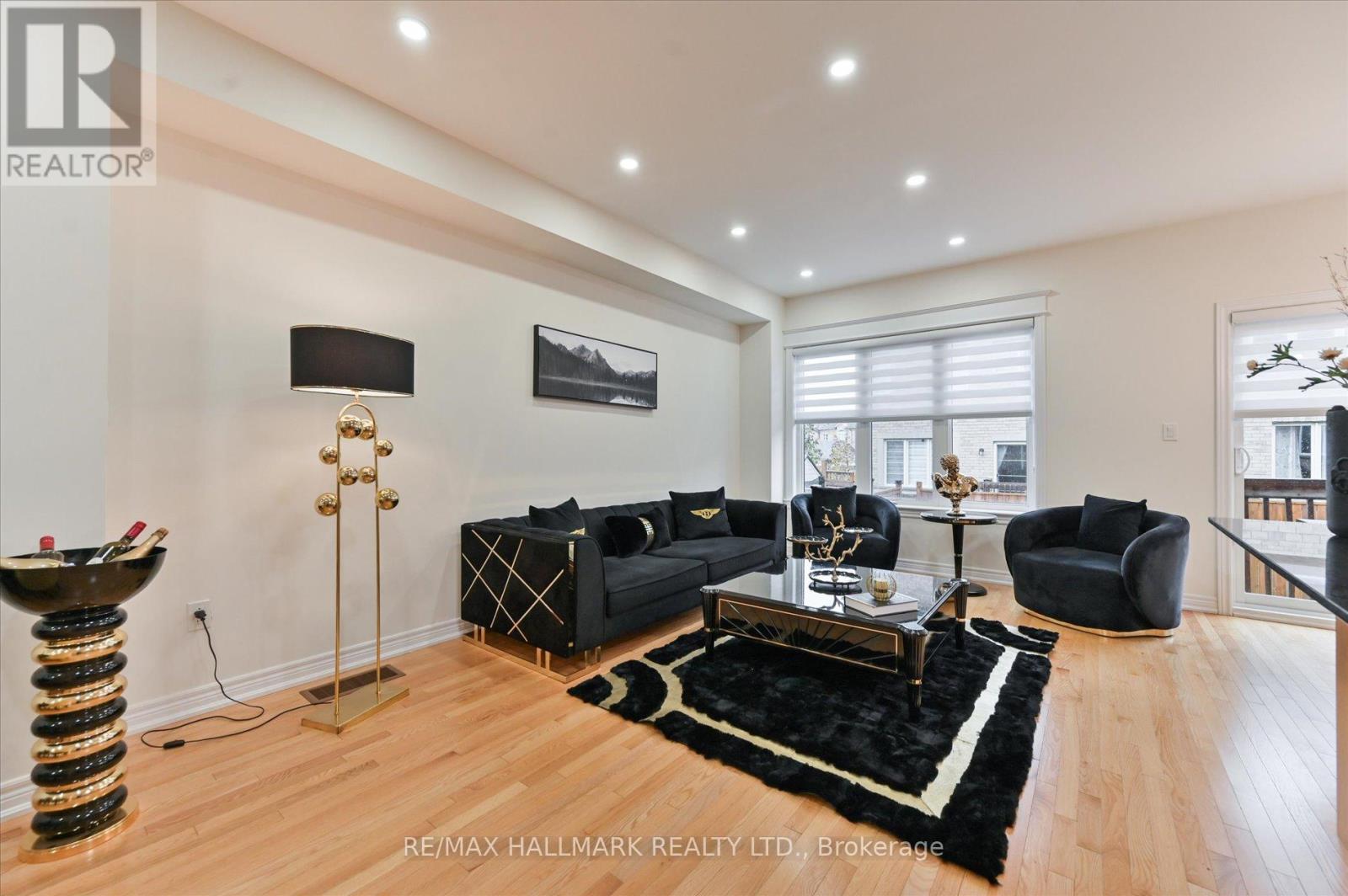 7 Buttonbush Lane, Richmond Hill, Ontario  L4E 1E7 - Photo 10 - N12498302