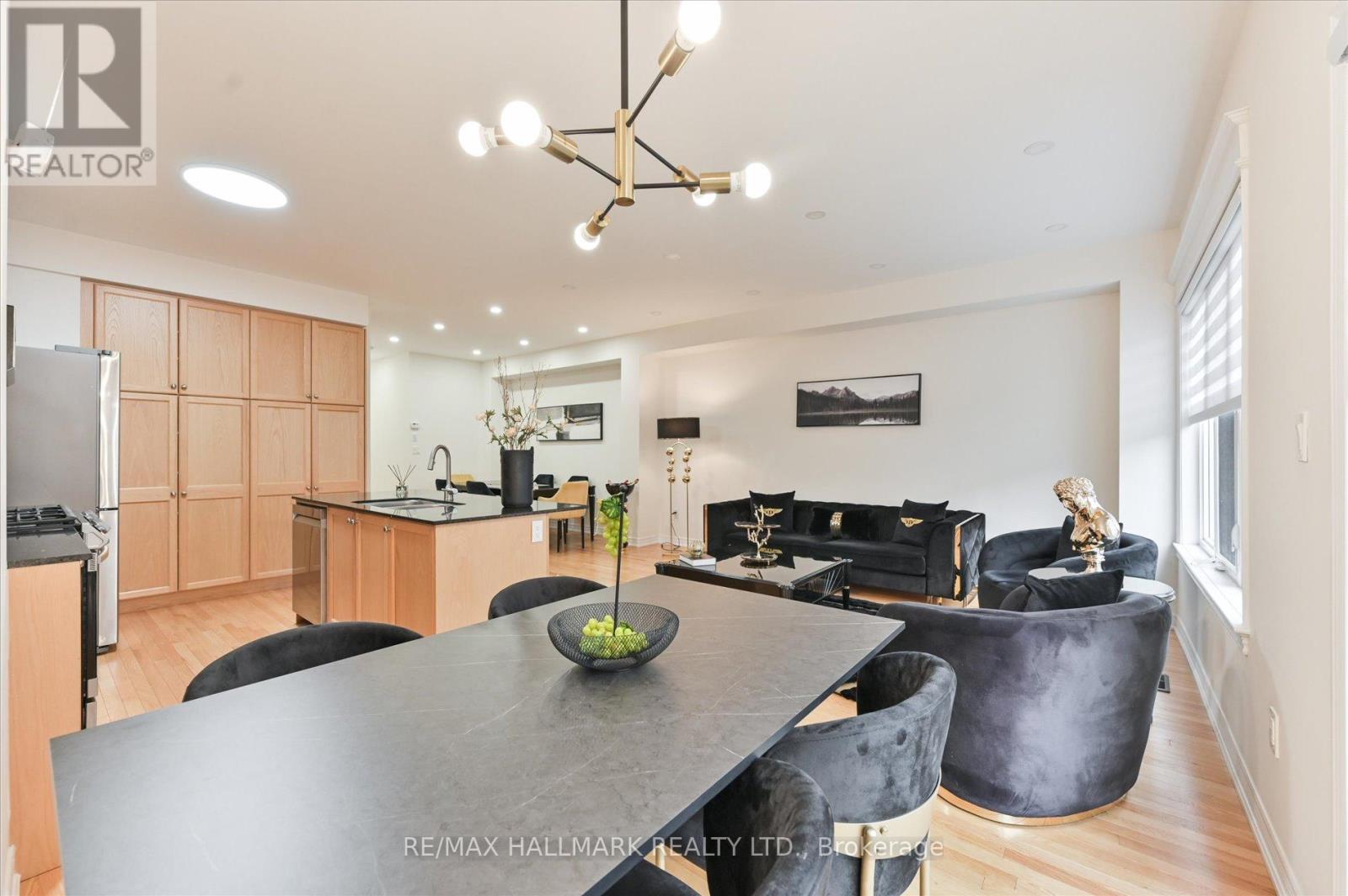 7 Buttonbush Lane, Richmond Hill, Ontario  L4E 1E7 - Photo 19 - N12498302