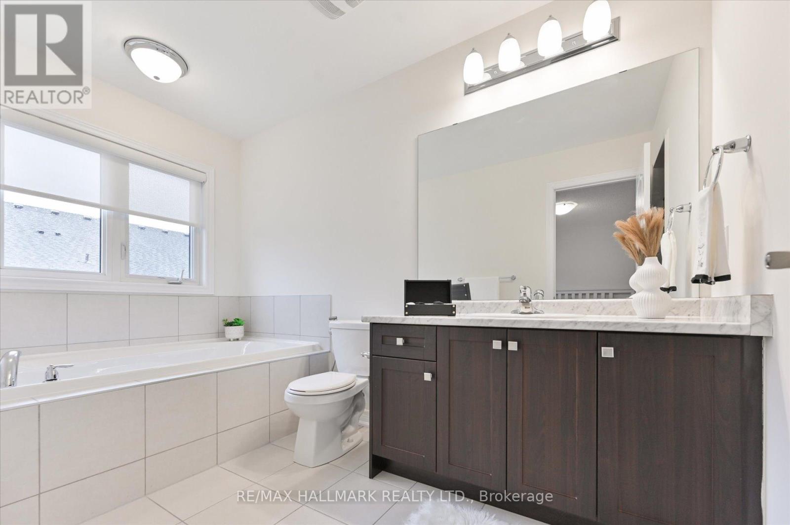 7 Buttonbush Lane, Richmond Hill, Ontario  L4E 1E7 - Photo 28 - N12498302