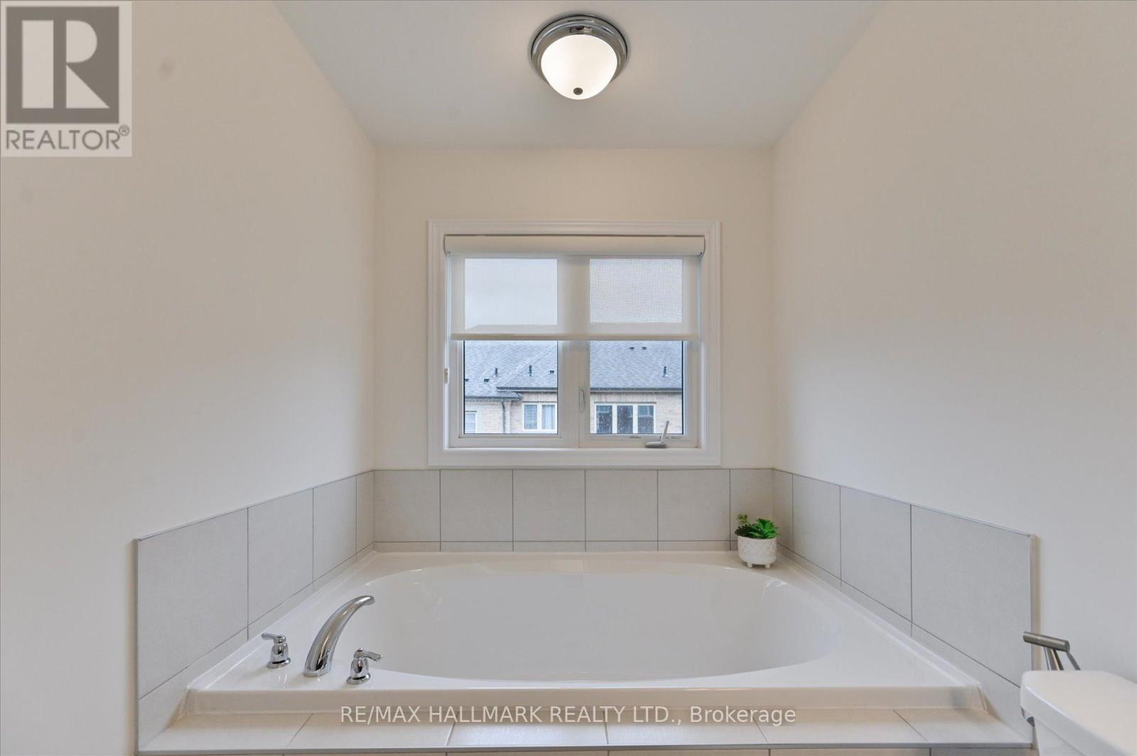 7 Buttonbush Lane, Richmond Hill, Ontario  L4E 1E7 - Photo 30 - N12498302