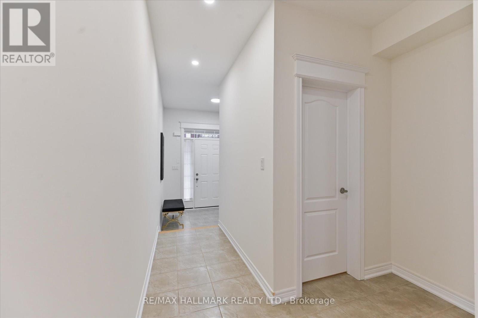 7 Buttonbush Lane, Richmond Hill, Ontario  L4E 1E7 - Photo 5 - N12498302