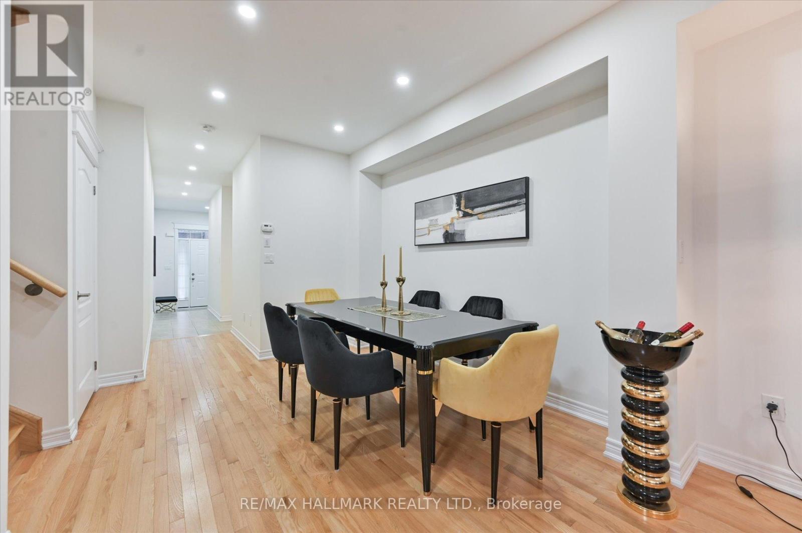 7 Buttonbush Lane, Richmond Hill, Ontario  L4E 1E7 - Photo 8 - N12498302