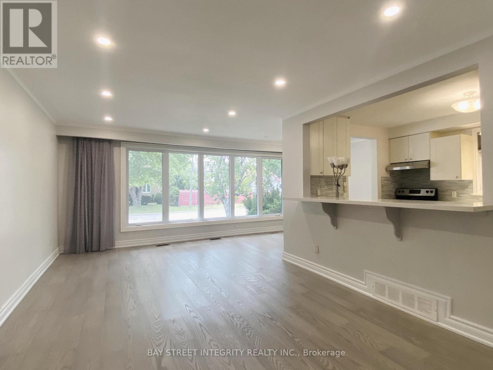 207 Maple Avenue, Richmond Hill, Ontario  L4C 2J4 - Photo 2 - N12498334