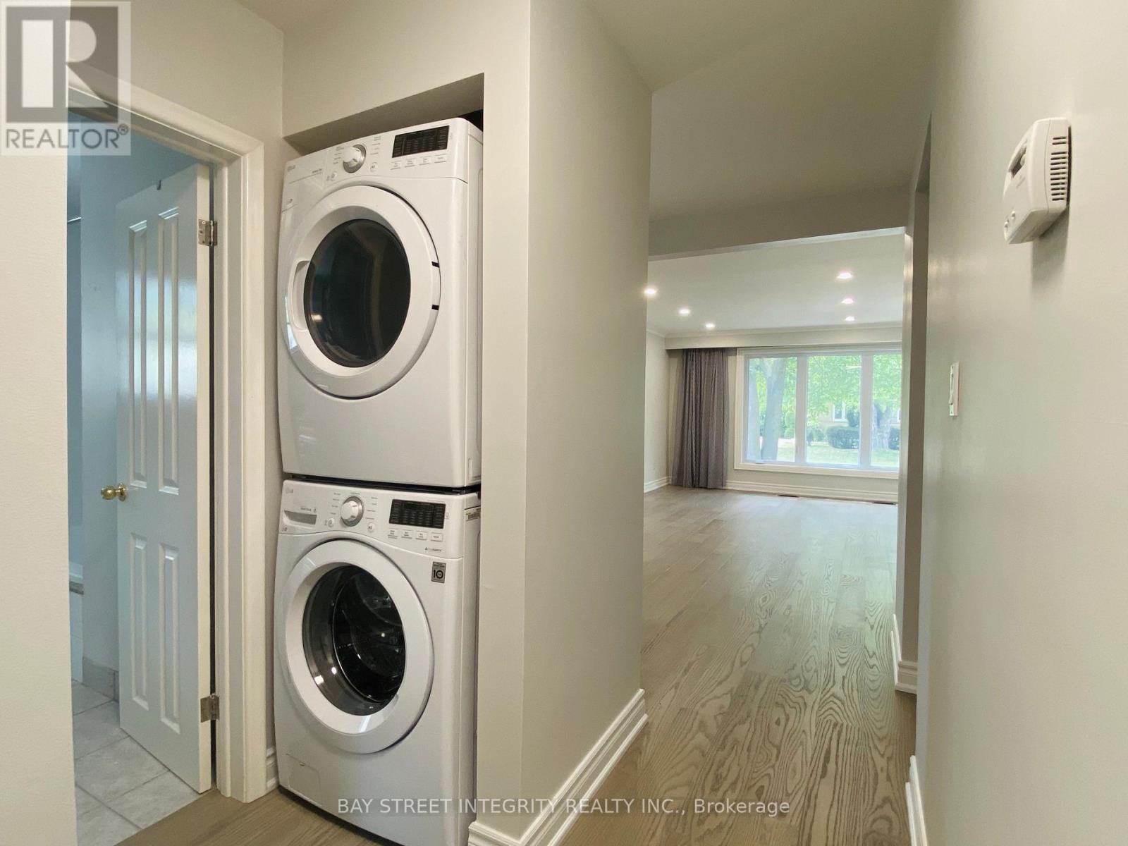 207 Maple Avenue, Richmond Hill, Ontario  L4C 2J4 - Photo 4 - N12498334