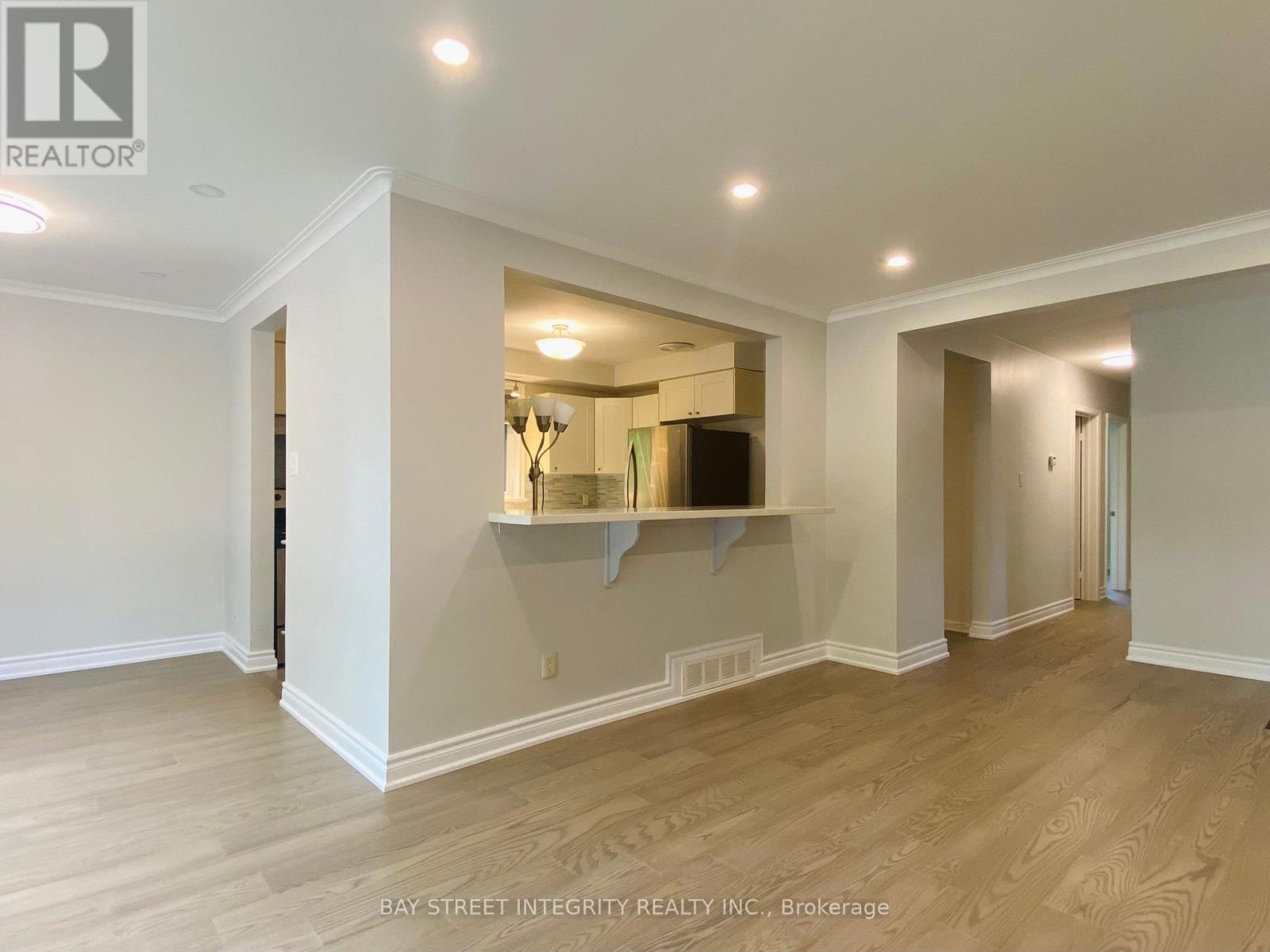 207 Maple Avenue, Richmond Hill, Ontario  L4C 2J4 - Photo 5 - N12498334