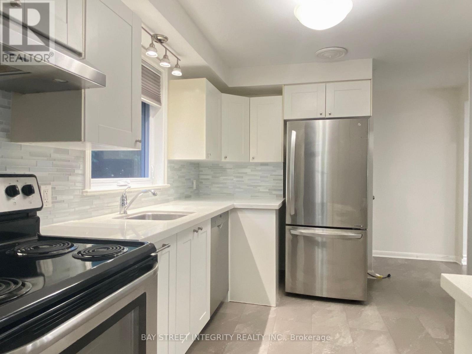 207 Maple Avenue, Richmond Hill, Ontario  L4C 2J4 - Photo 6 - N12498334