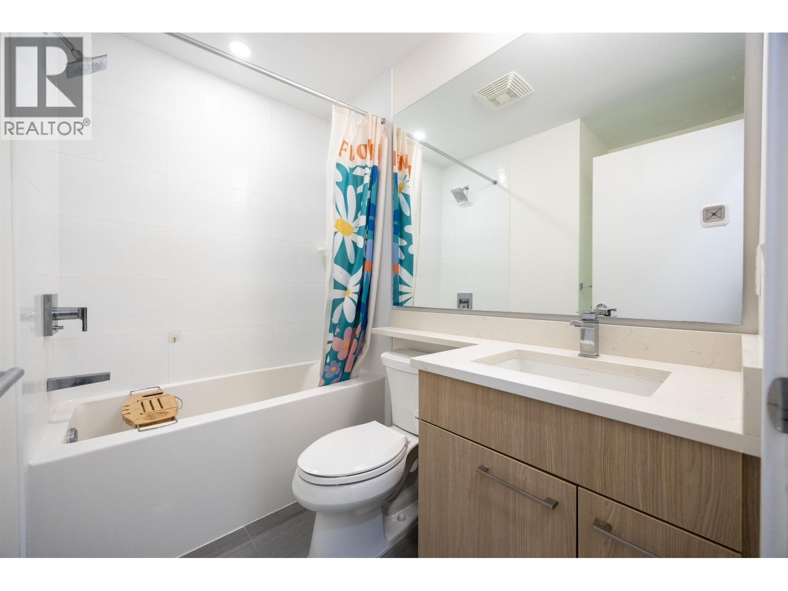 313 5460 Broadway Street, Burnaby, British Columbia  V5B 0B4 - Photo 10 - R3062766