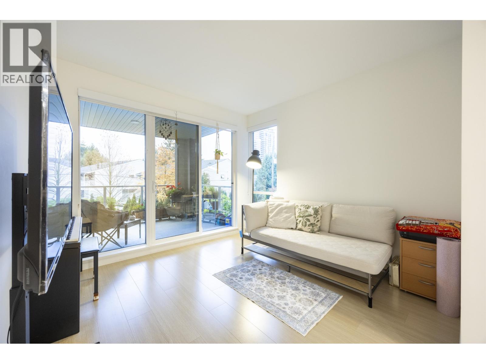 313 5460 Broadway Street, Burnaby, British Columbia  V5B 0B4 - Photo 5 - R3062766