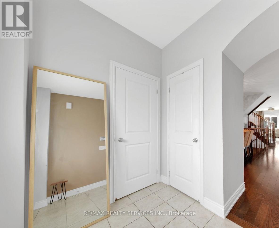 12 Goodsway Trail, Brampton, Ontario  L7A 4A3 - Photo 5 - W12447106