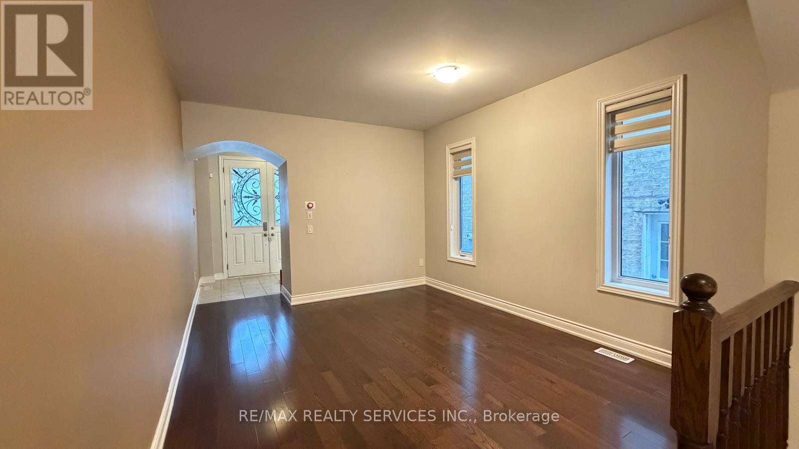 12 Goodsway Trail, Brampton, Ontario  L7A 4A3 - Photo 8 - W12447106