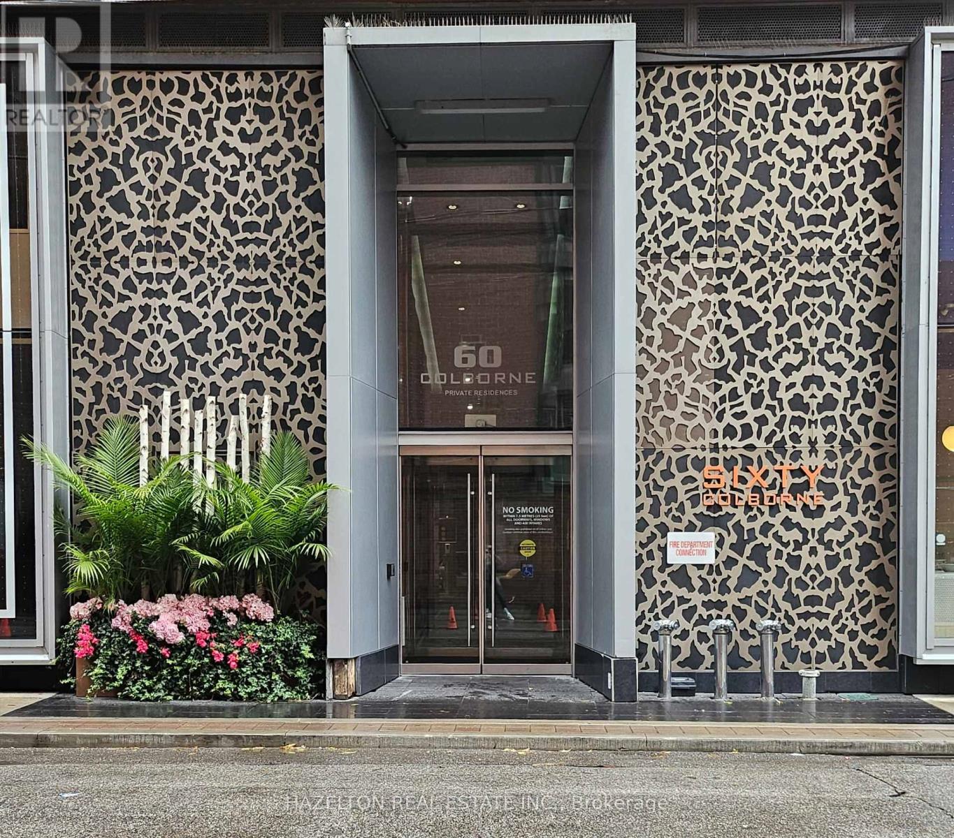 812 - 60 Colborne Street, Toronto, Ontario  M5E 0B7 - Photo 3 - C12498366
