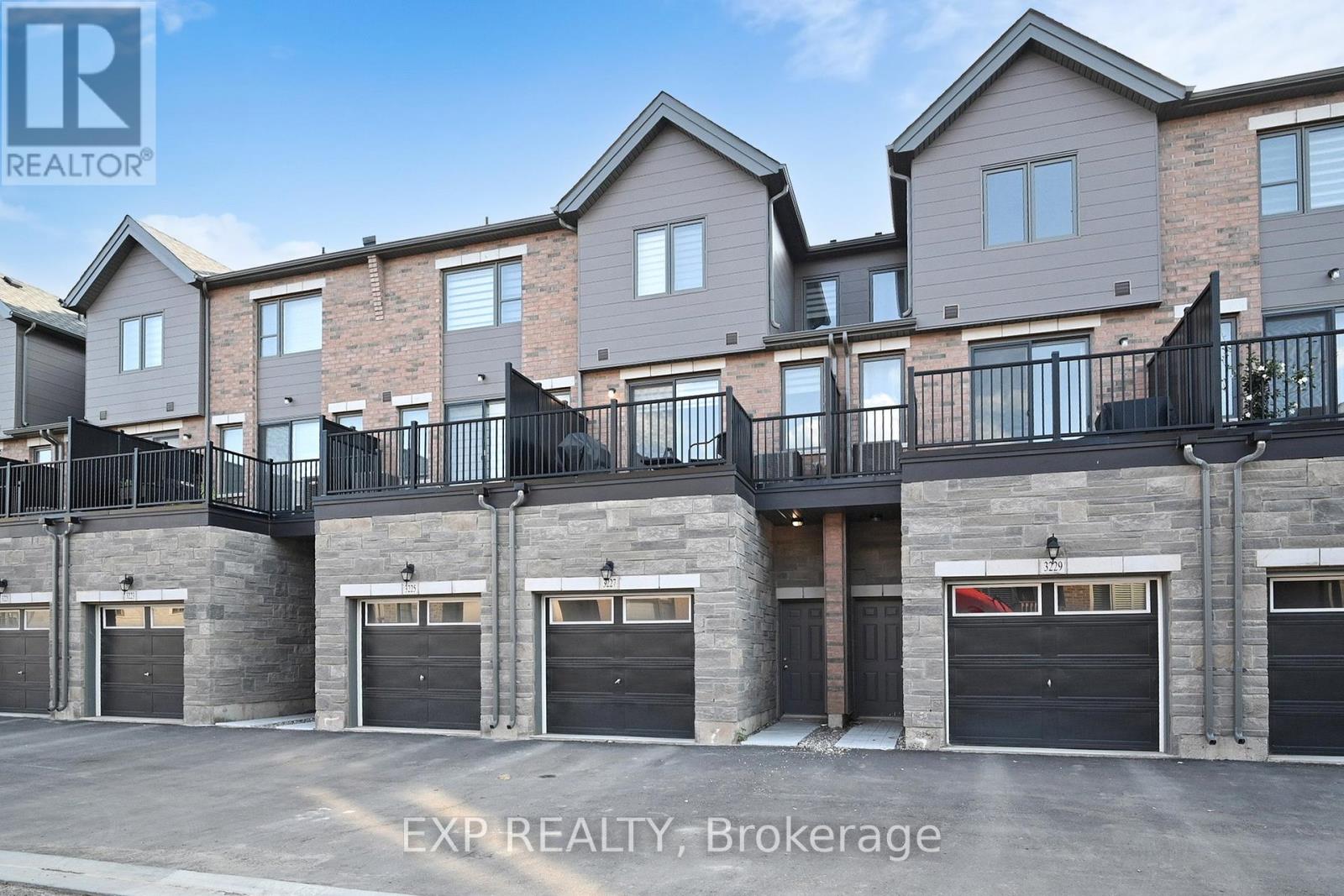 3227 Sixth Line, Oakville, Ontario  L6H 0V9 - Photo 2 - W12498350