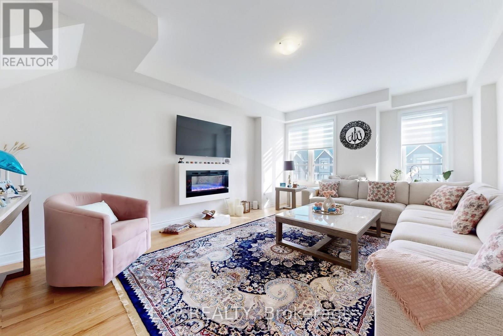 3227 Sixth Line, Oakville, Ontario  L6H 0V9 - Photo 3 - W12498350