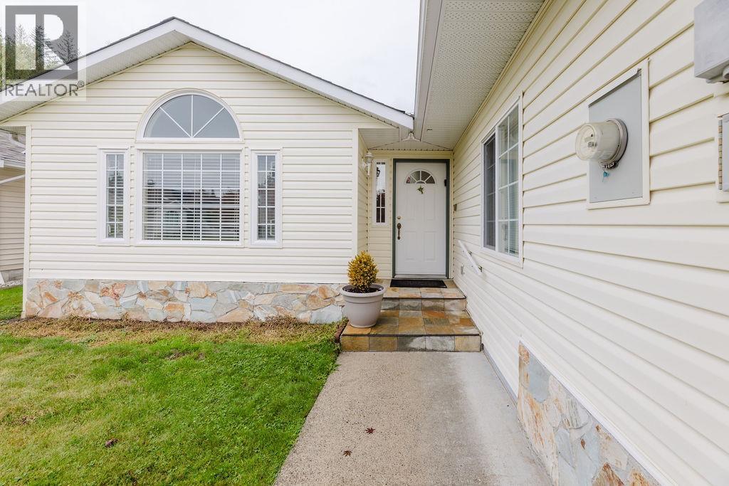 26 535 Shaw Road, Gibsons, British Columbia  V0N 1V8 - Photo 2 - R3055254