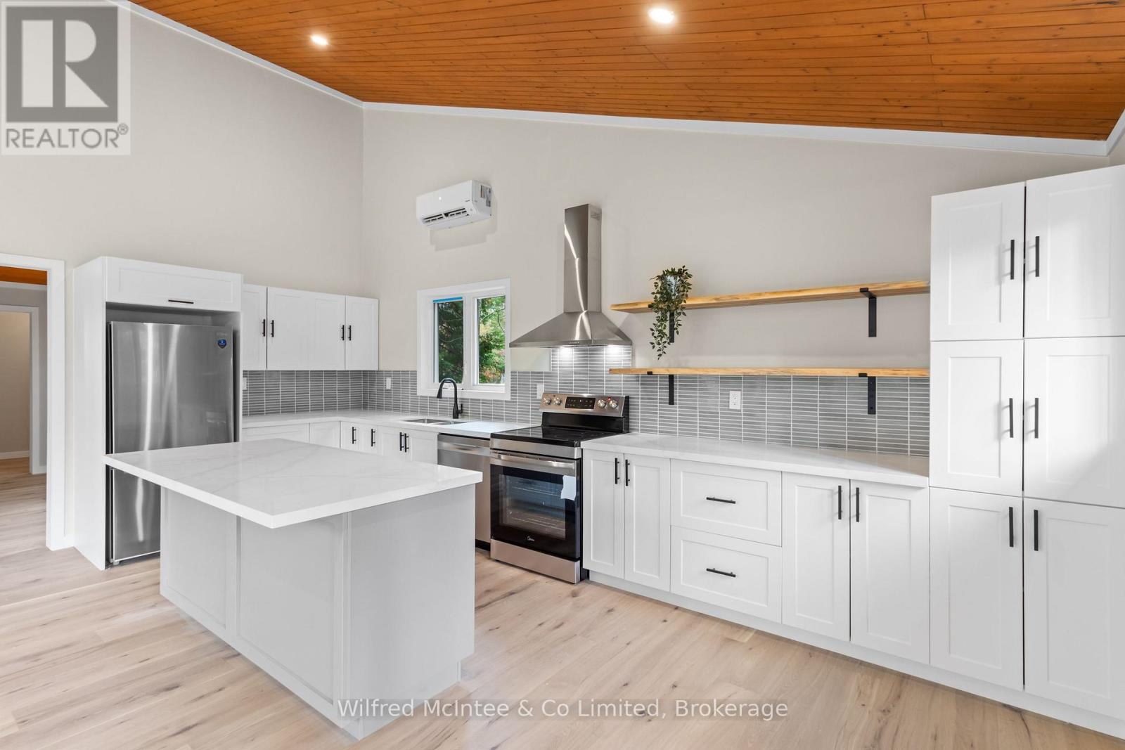 40 Rolling Hills Drive, South Bruce Peninsula, Ontario  N0H 2T0 - Photo 16 - X12498376