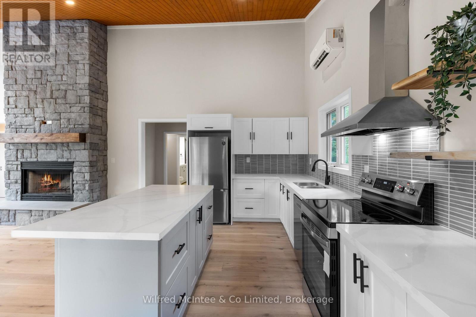 40 Rolling Hills Drive, South Bruce Peninsula, Ontario  N0H 2T0 - Photo 18 - X12498376