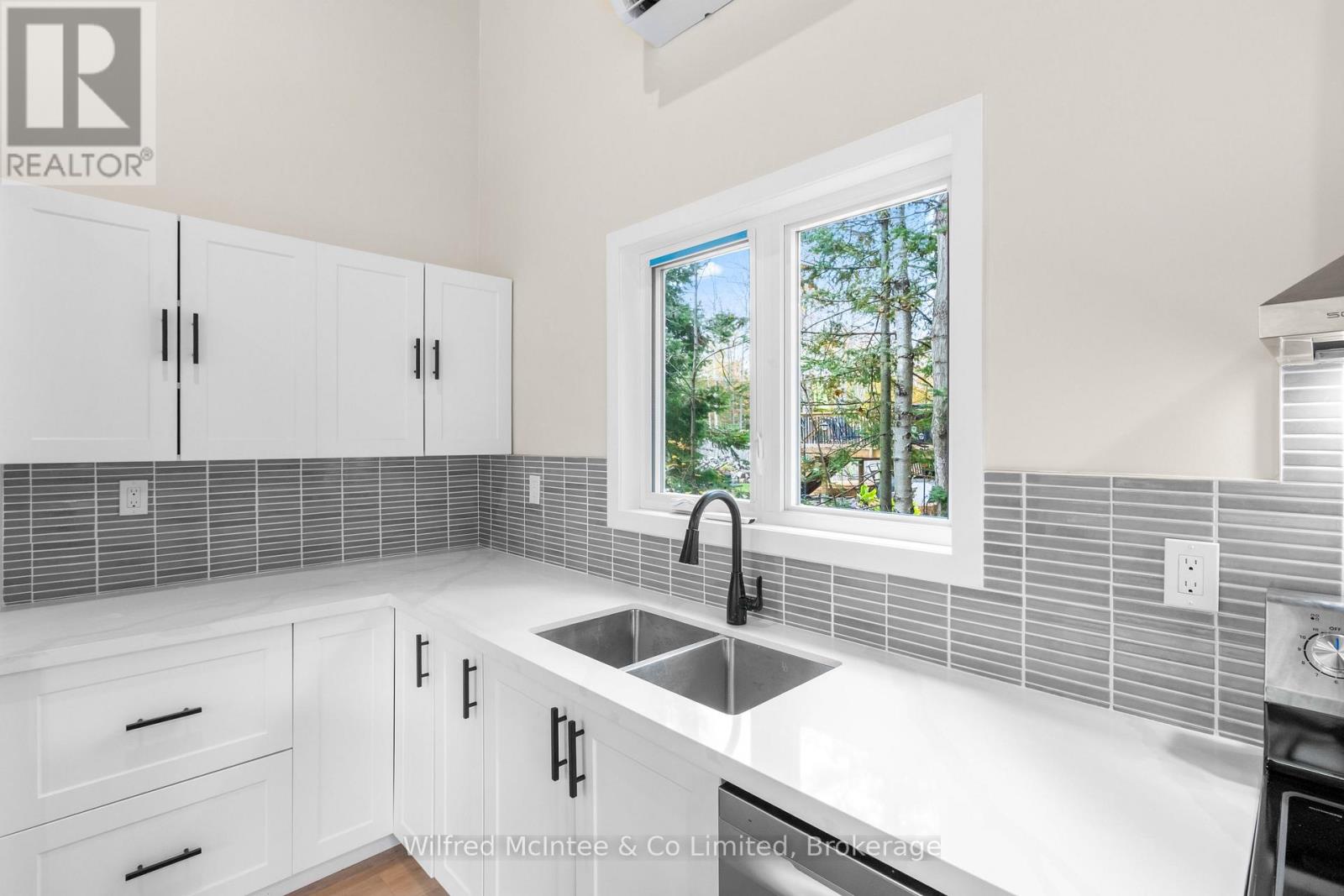 40 Rolling Hills Drive, South Bruce Peninsula, Ontario  N0H 2T0 - Photo 19 - X12498376