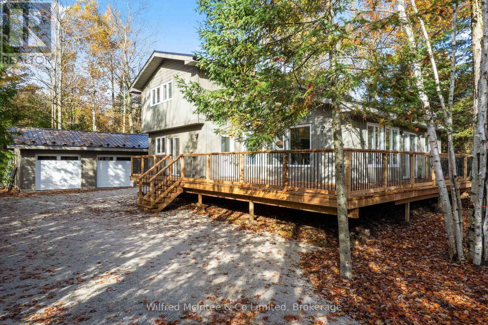 40 Rolling Hills Drive, South Bruce Peninsula, Ontario  N0H 2T0 - Photo 2 - X12498376