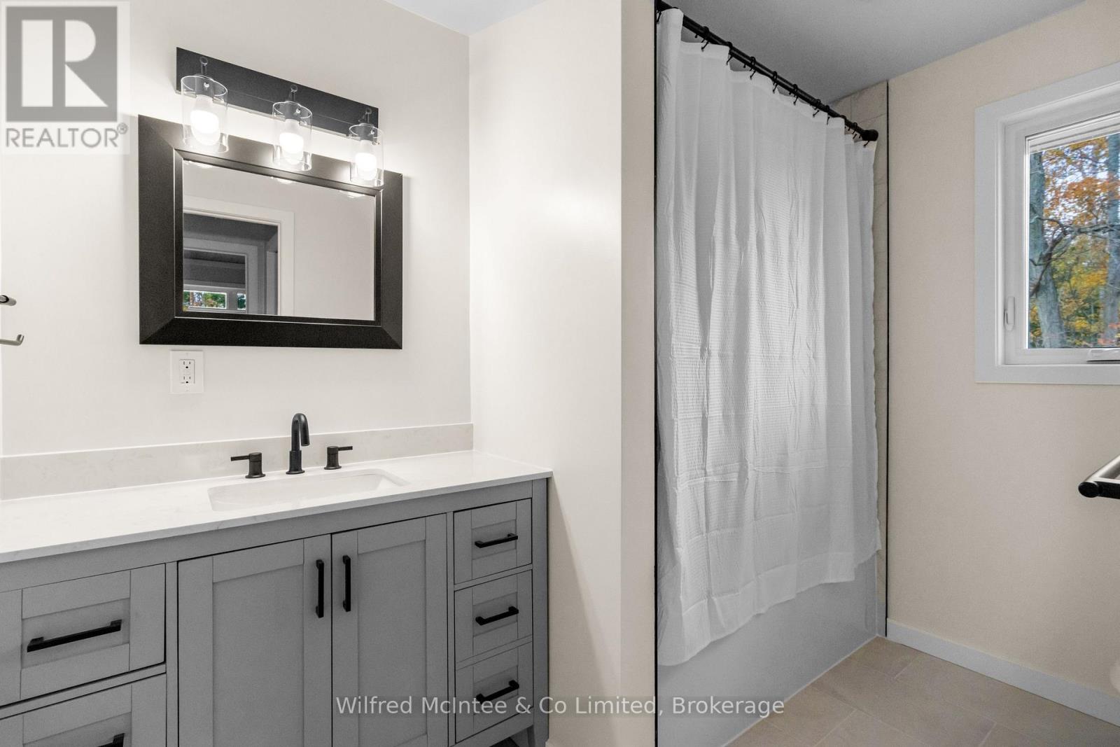 40 Rolling Hills Drive, South Bruce Peninsula, Ontario  N0H 2T0 - Photo 37 - X12498376