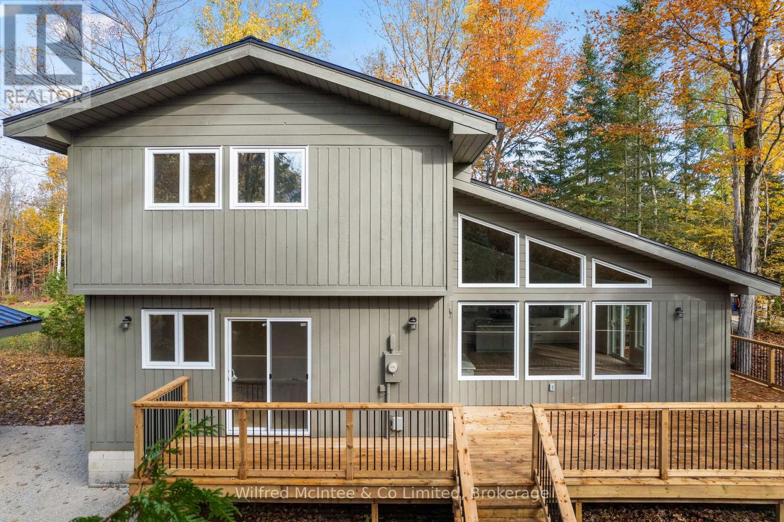 40 Rolling Hills Drive, South Bruce Peninsula, Ontario  N0H 2T0 - Photo 8 - X12498376