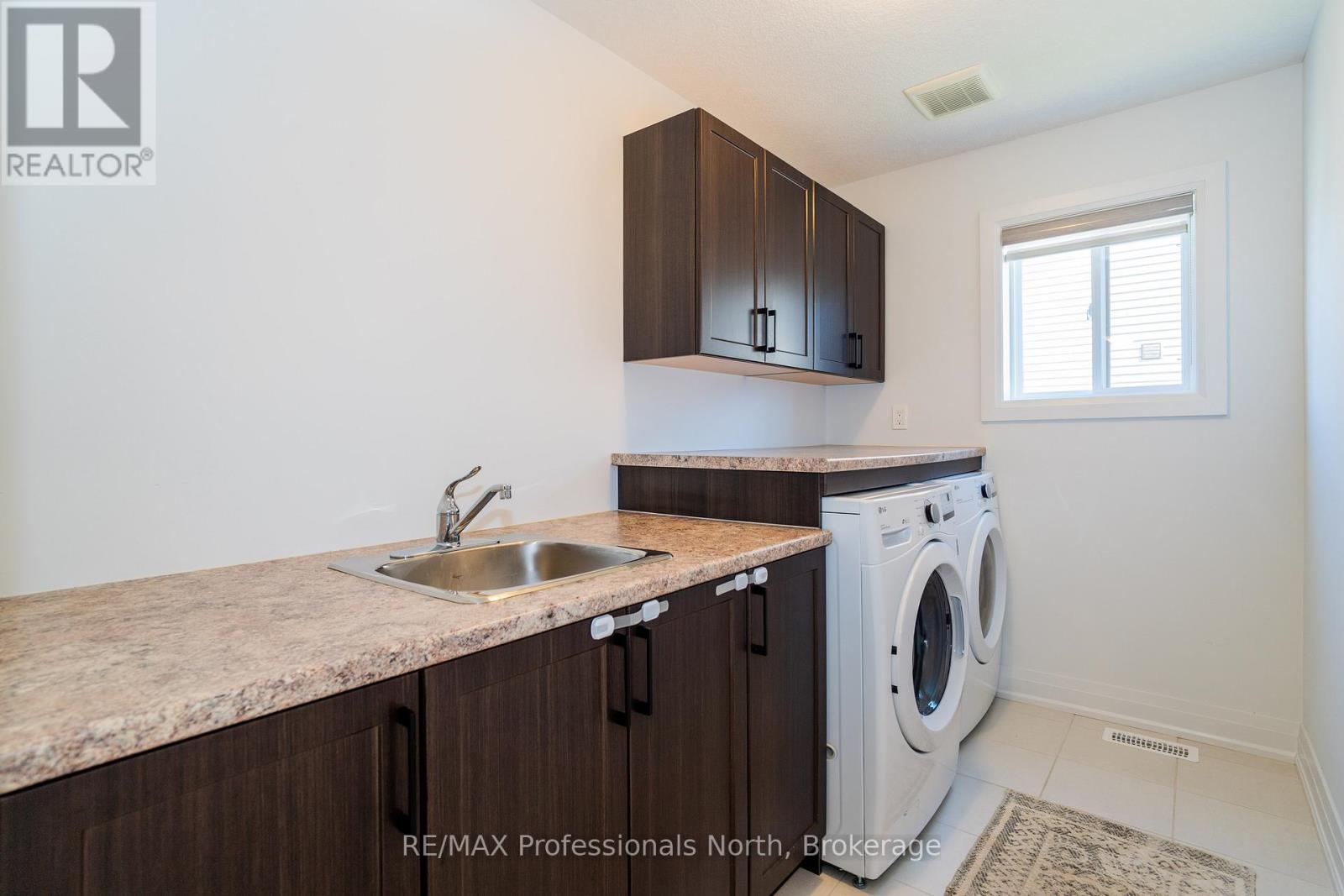 35 Woodstream Drive, Huntsville, Ontario  P0A 1B7 - Photo 16 - X12498388