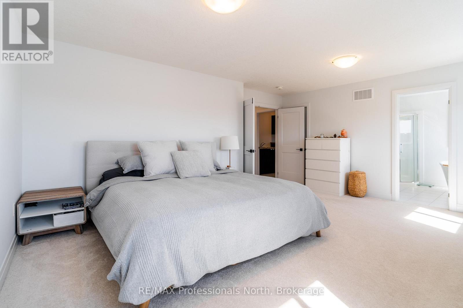 35 Woodstream Drive, Huntsville, Ontario  P0A 1B7 - Photo 18 - X12498388