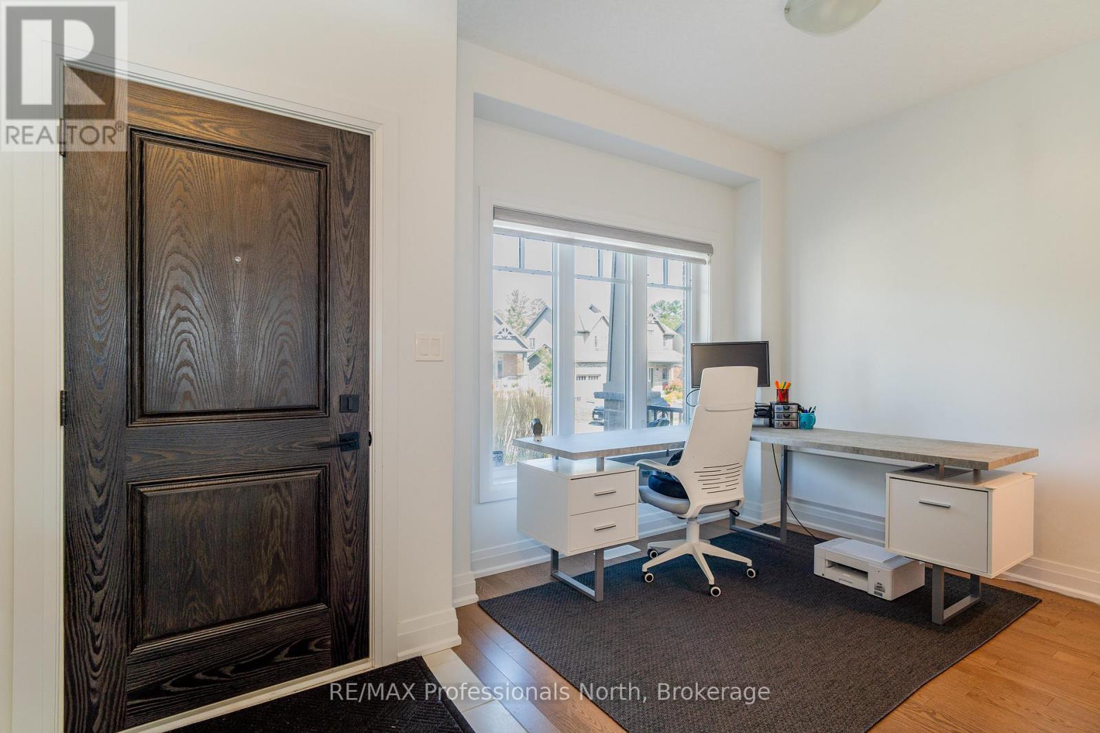 35 Woodstream Drive, Huntsville, Ontario  P0A 1B7 - Photo 3 - X12498388