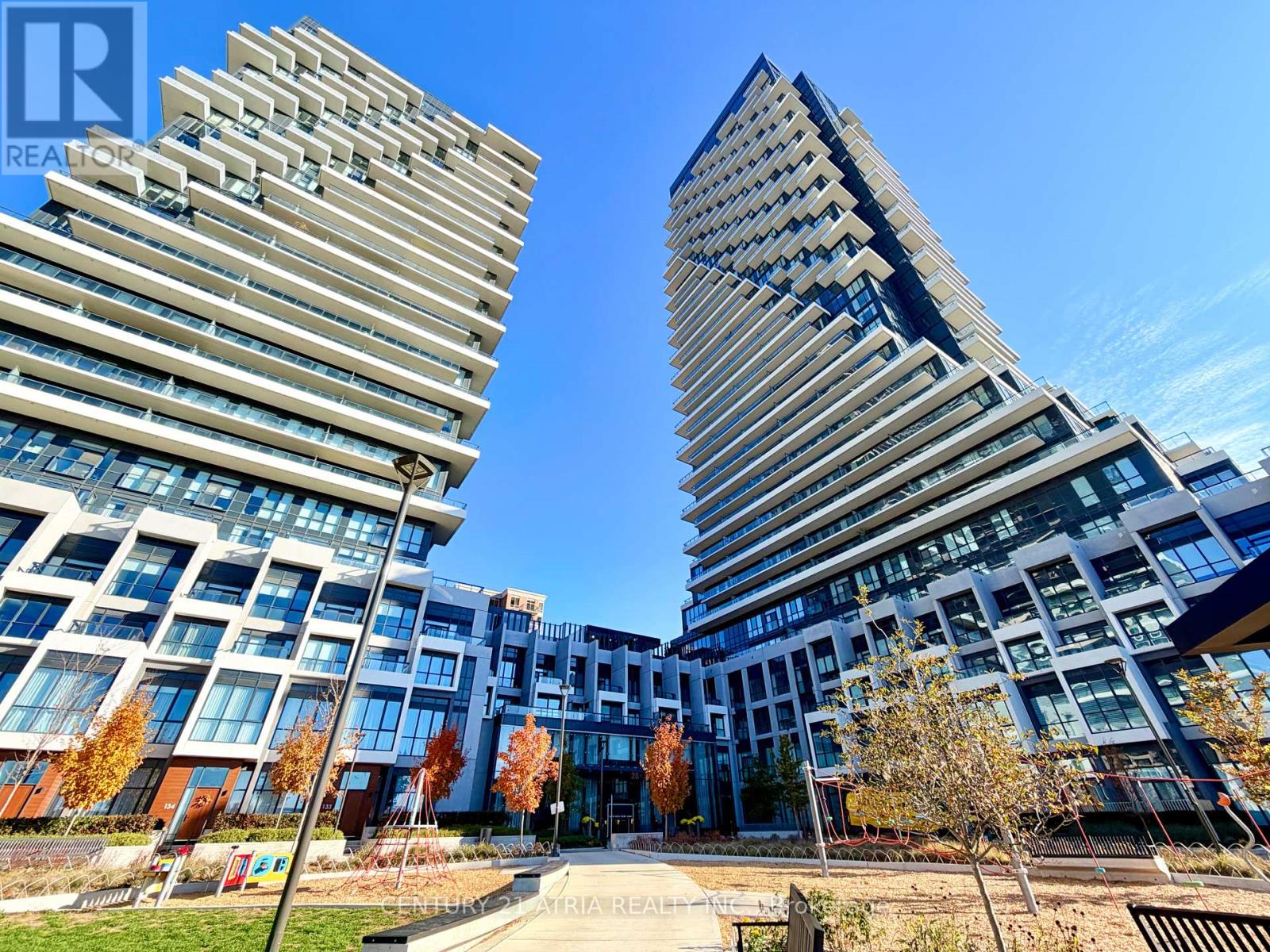 30 Inn On The Park Drive, Toronto, Ontario  M3C 0P7 - Photo 2 - C12498368