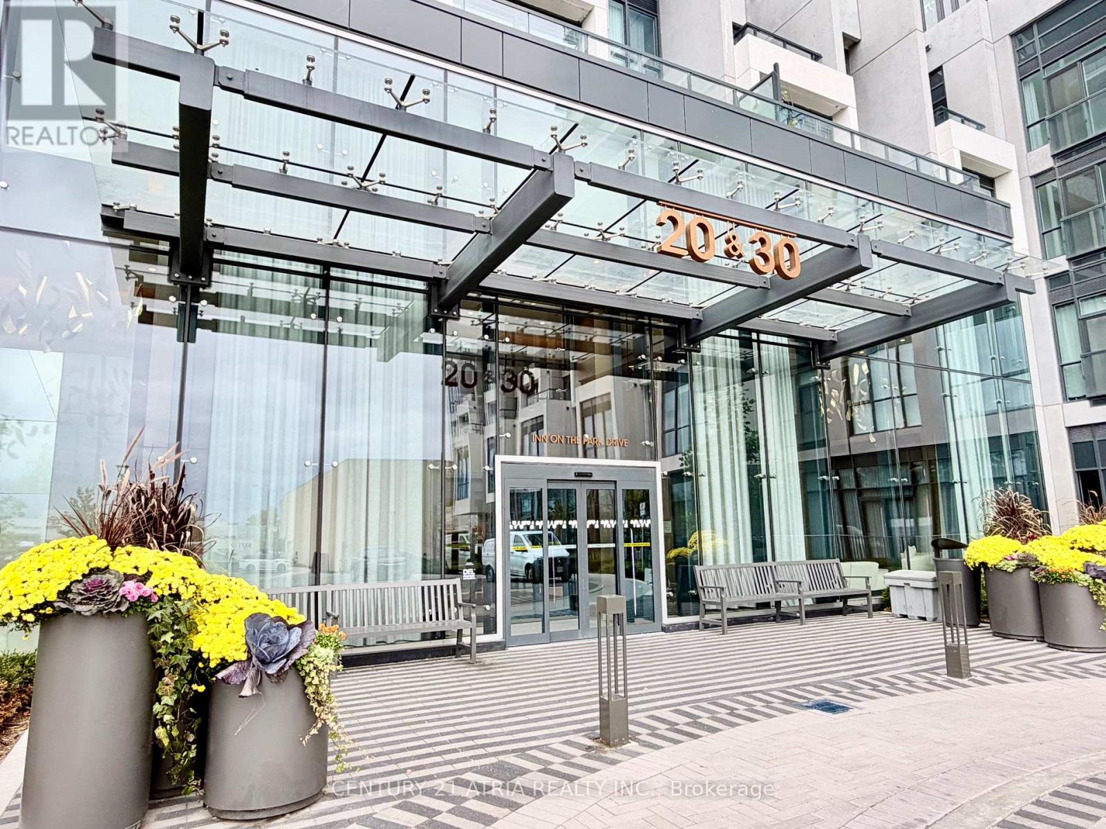 30 Inn On The Park Drive, Toronto, Ontario  M3C 0P7 - Photo 3 - C12498368