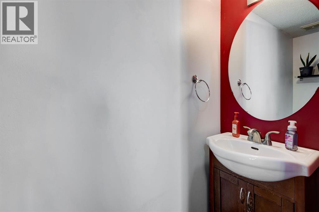 244 Prestwick Avenue Se, Calgary, Alberta T2Z 3X3 - Photo 8 - A2260003