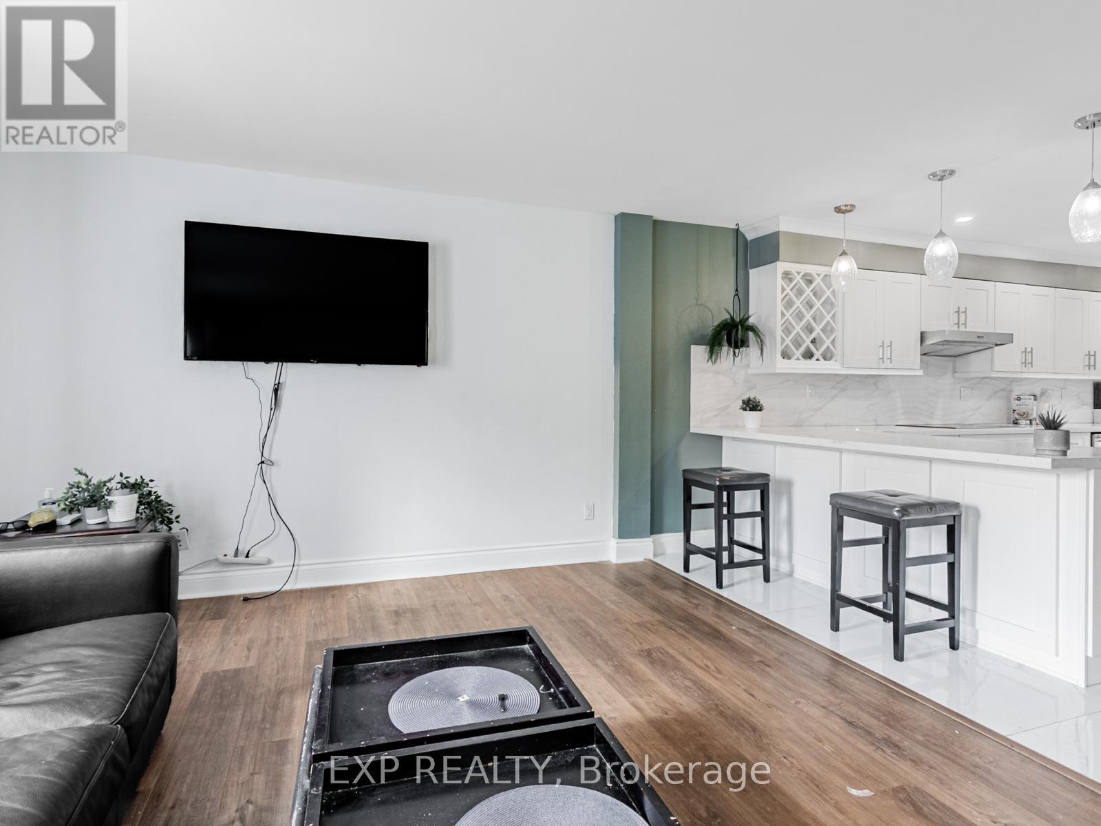 64 - 2050 Upper Middle Road, Burlington, Ontario  L7P 3R9 - Photo 7 - W12498382