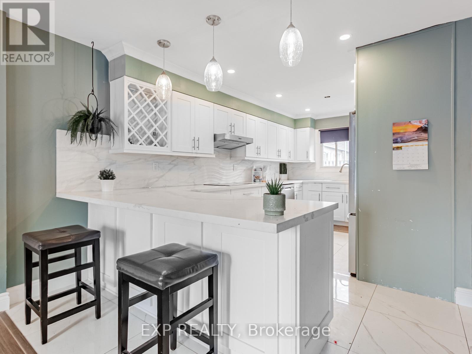 64 - 2050 Upper Middle Road, Burlington, Ontario  L7P 3R9 - Photo 8 - W12498382