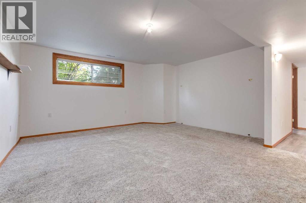 6707 Bow Crescent Nw, Calgary, Alberta  T3B 2C8 - Photo 27 - A2240710