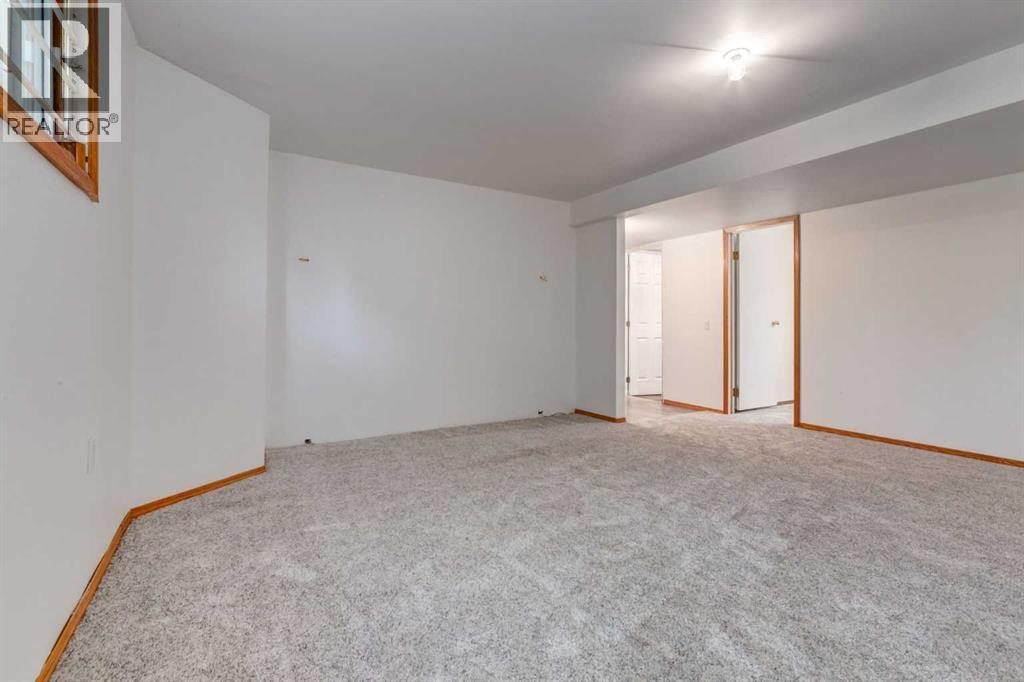 6707 Bow Crescent Nw, Calgary, Alberta  T3B 2C8 - Photo 28 - A2240710