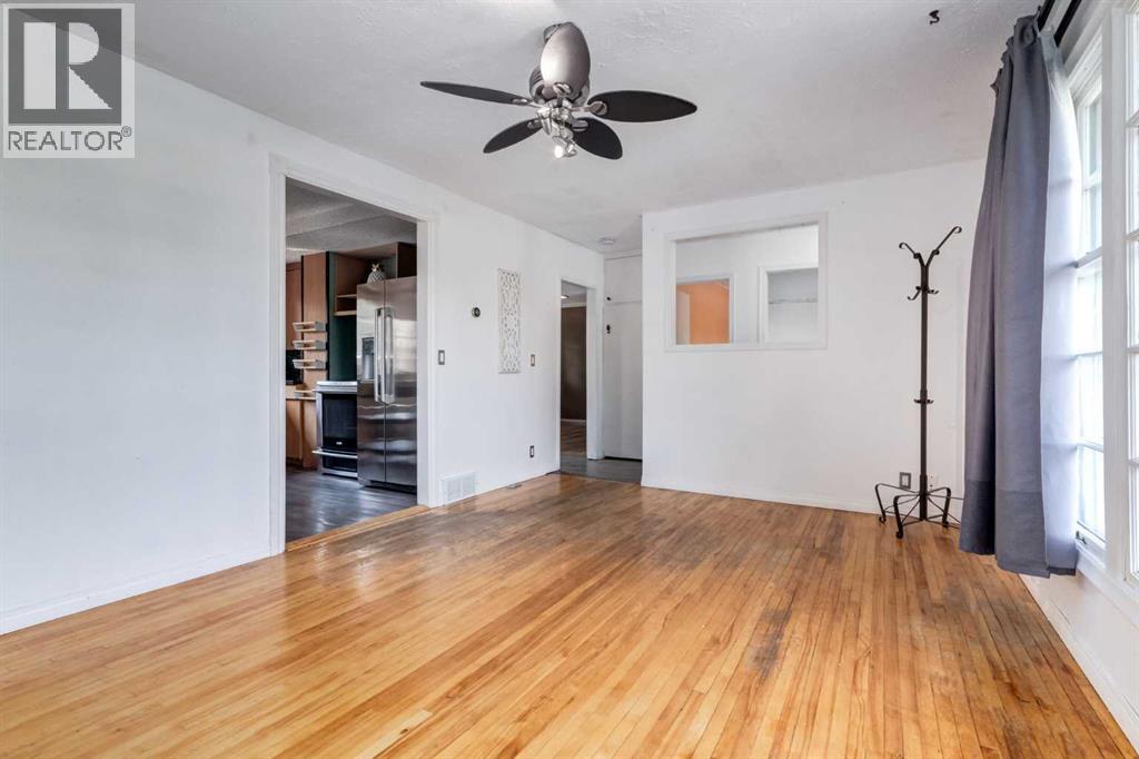 6707 Bow Crescent Nw, Calgary, Alberta  T3B 2C8 - Photo 12 - A2240710