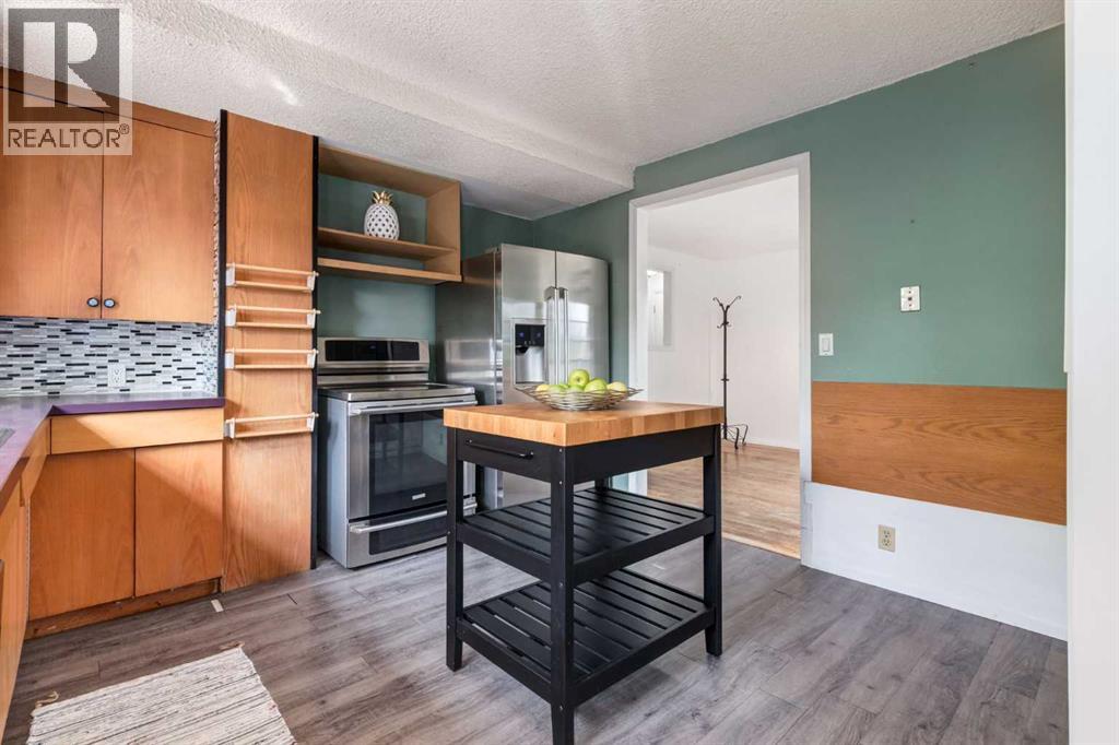 6707 Bow Crescent Nw, Calgary, Alberta  T3B 2C8 - Photo 7 - A2240710