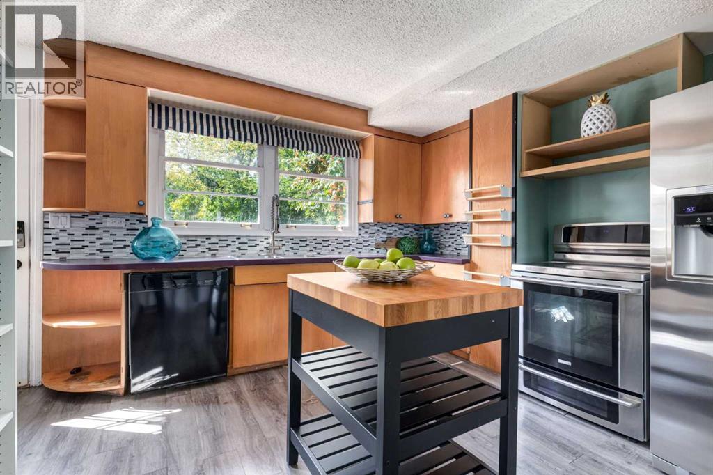 6707 Bow Crescent Nw, Calgary, Alberta  T3B 2C8 - Photo 6 - A2240710